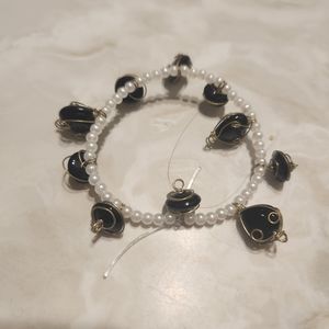 Medium Pearl Bracelet with Black Beads